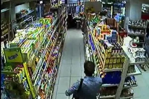 В херсонском супермаркете полицейские задержали вора с товаром на 1025 грн