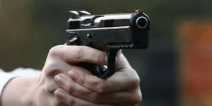 В Херсоне пьяный мужчина подстрелил двух парней