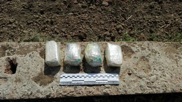Херсонским зэкам дважды за сутки пытались перебросить запещенные предметы
