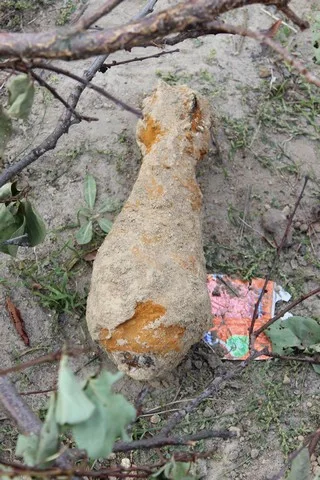 В Бериславе случайно выкопанная авиабомба времен войны второй день валяется на улице