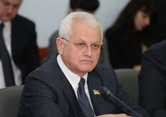 Кабмин должен устранить дисбаланс между академическими и социальными стипендиями в Госбюджете-2017, – Спиваковский