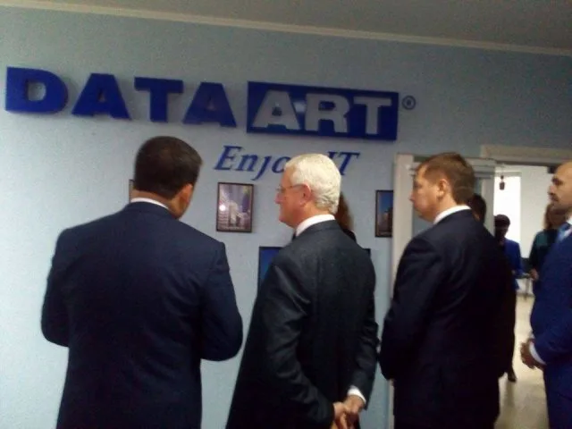 Гройсман сегодня побывал в херсонском офисе американской аутсорсинговой компании DataArt