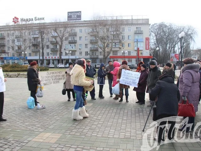 Сегодня возле ОГА митинговали за отставку Порошенко