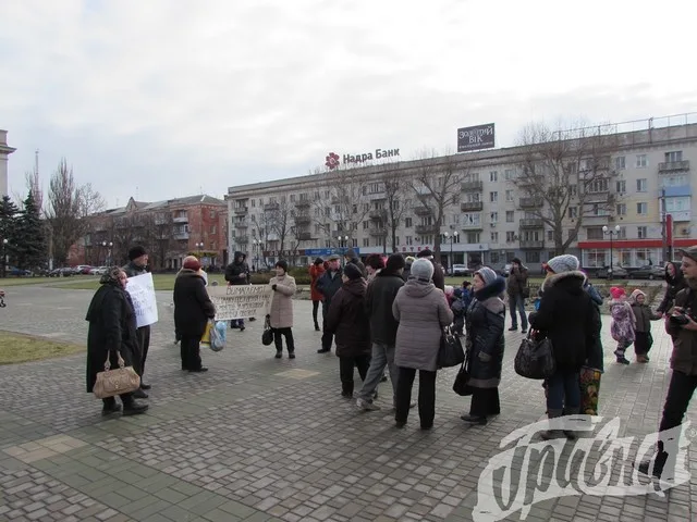 Сегодня возле ОГА митинговали за отставку Порошенко