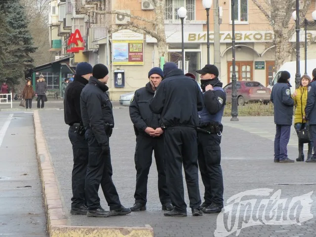Сегодня возле ОГА митинговали за отставку Порошенко