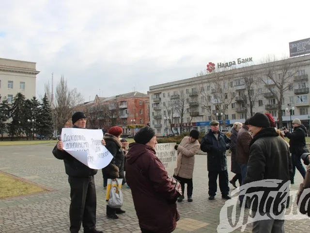 Сегодня возле ОГА митинговали за отставку Порошенко