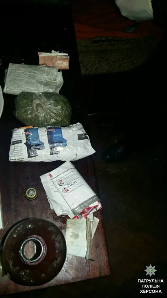 Патрульные полицейские накрыли в Херсоне наркопритон