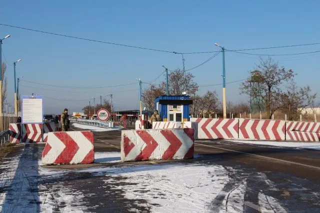 В КПВВ «Каланчак» пограничники задержалии 6 нарушителей и автомобиль с “липовыми” документами