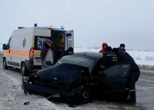 В Казацком после ДТП спасатели деблокировали из автомобиля мужчину