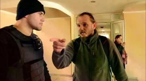 Активист порвал Владимиру Миколаенко пальто