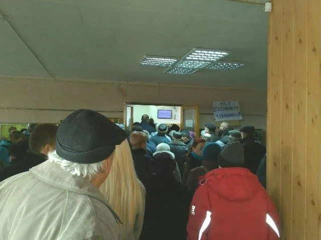 Из сессионного зала полиция вывела Стремоусова