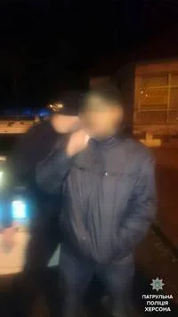 На херсонском вокзале банда грабителей напала на прохожего