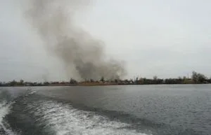 Под Херсоном горят плавни