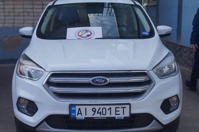 ФФУ передала Херсонской и Крымской федерациям футбола два автомобиля