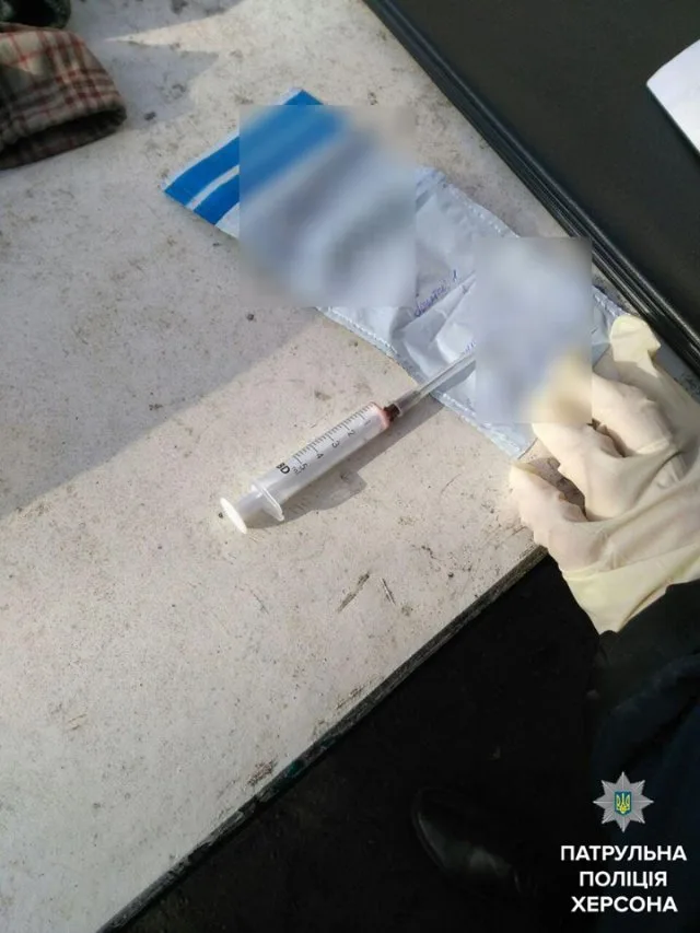 Херсонские патрульные задержали двух наркоманов