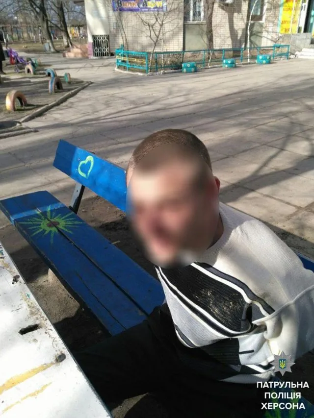 Херсонские патрульные задержали двух наркоманов