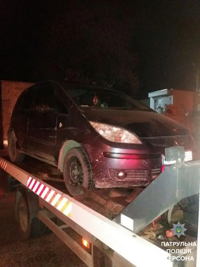 В Херсоне патрульные остановили водителя такси, которого суд лишил права управления