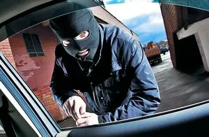 Херсонец ночью задержал автомобильного вора, успевшего ограбить несколько машин