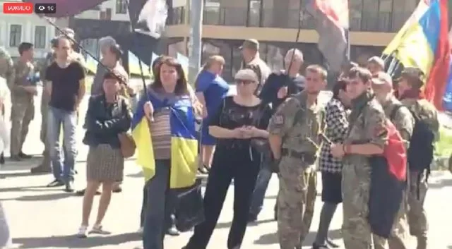 В Херсоне намечаются столкновения между сторонниками КПУ и активистами ГК “Азов”