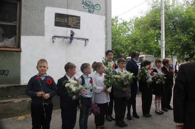 В Херсоне по местам массовых расстрелов граждан и военнослужащих прошел автопробег «Подвигу – жить»