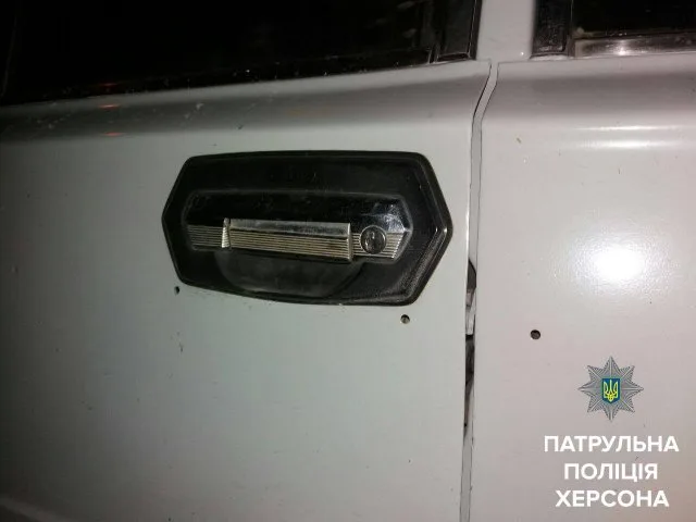 Патрульные задержали в Херсоне автомобильного вора «на горячем»