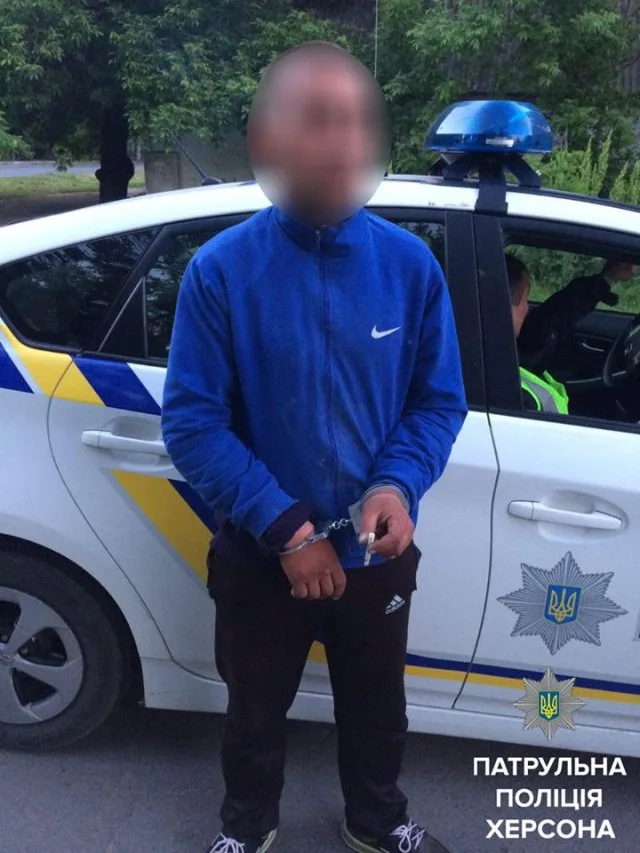 Патрульные задержали в Херсоне автомобильного вора «на горячем»