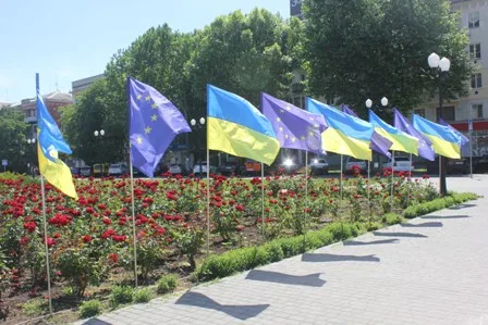В центре Херсона горожанам рассказывали о безвизе