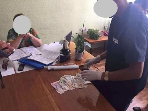 В Каховском районе при получении взятки задержан председатель сельсовета