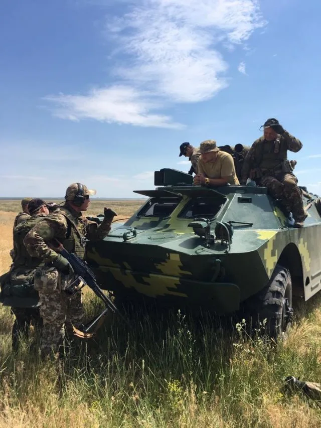 На Херсонщине  проходят совместные военные  учения 56-й бригады и территориальной обороны