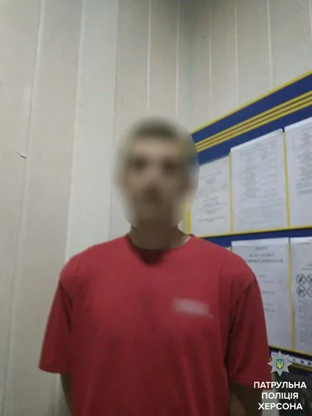 Патрульные задержали мужчину, который предположительно нанес ножевое ранение жителю Херсона