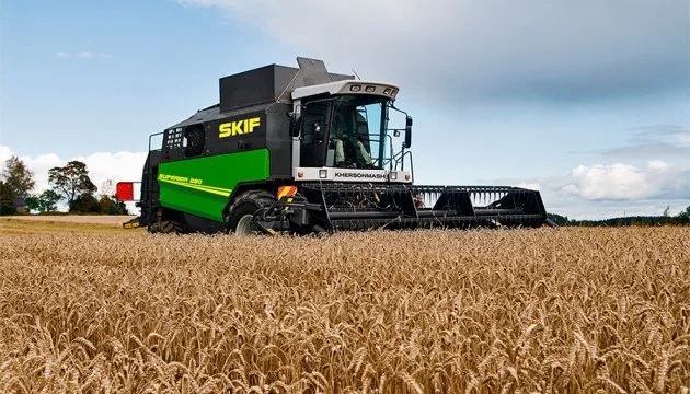 На ХМЗ готовятся к серийному выпуску финско-украинских комбайнов Skif-280 Superior