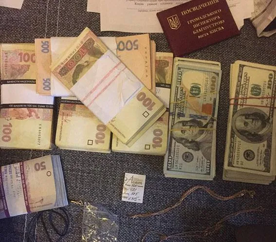 В Херсоне суд избрал меру пресечения трем нападавшим на ювелирные магазины