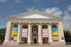 К открытию нового сезона Херсонский театр готовит зрителям подарок