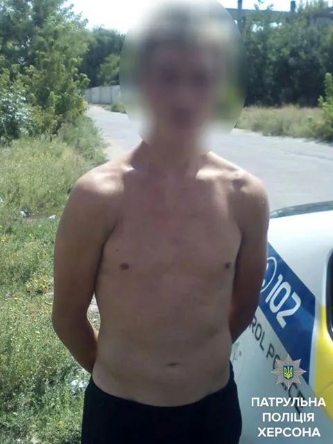 В Херсоне патрульные задержали гражданина, который находился в розыске