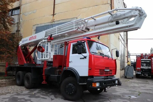 Херсонский “Судмаш” освоил выпуск 30-метрового пожарного автоподъемника