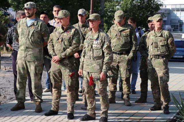 Сегодня открыли сквер в честь бойцов батальона патрульной службы милиции особого назначения «Херсон»