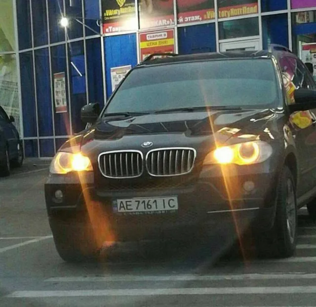 Появилось фото BMV грабителей ювелирного на Таврическом в Херсоне