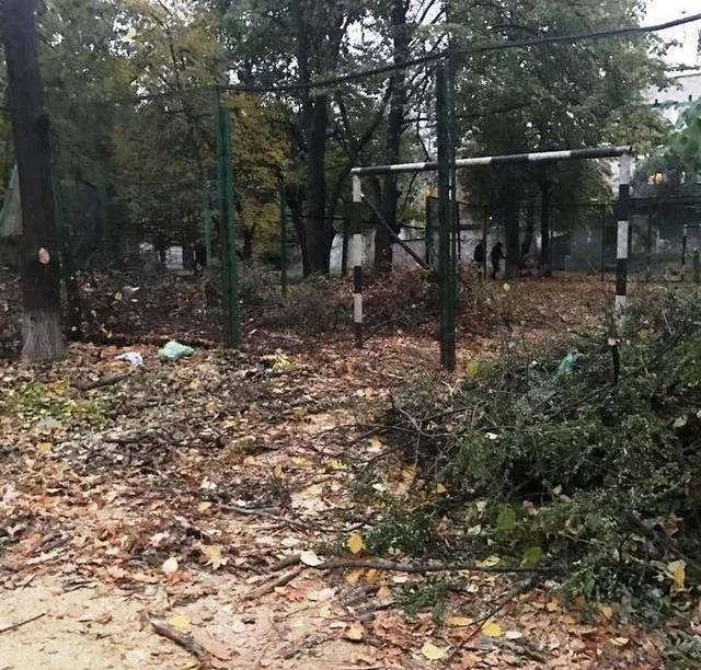 В центре Херсона уничтожили площадку для мини-футбола