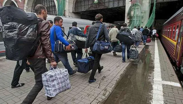 “На заработки за границу массово поехал юг – Николаев и Херсон”, – политолог