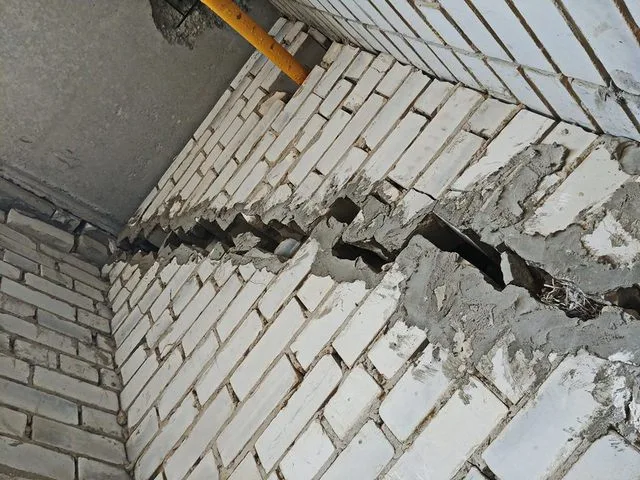 После подачи тепла начала рушиться многоэтажка по ул. Рабочей