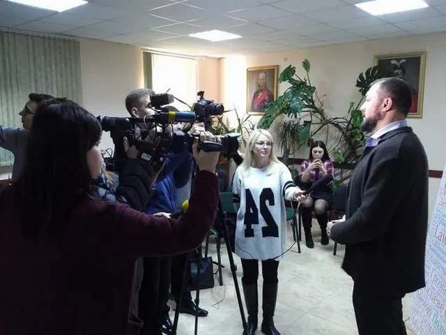 Николаевские активисты не одобрили, что “их” депутат проводит лекцию в Херсоне