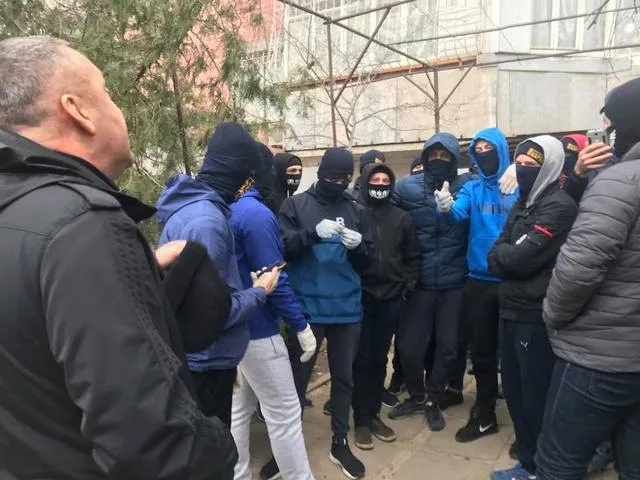 Николаевские активисты не одобрили, что “их” депутат проводит лекцию в Херсоне