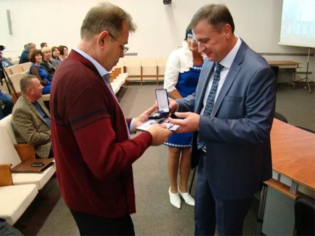 Херсонский чиновник хочет возглавить авиаремонтный завод