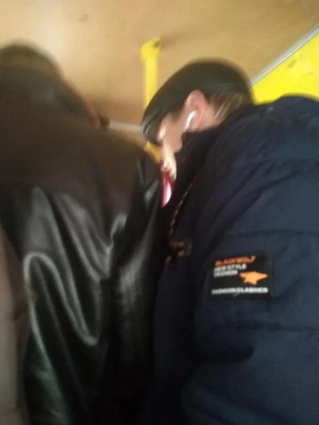 Херсонцы в маршрутке “поймали за руку” карманника