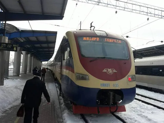 Электропоезд из Днепра до Геническа обновили