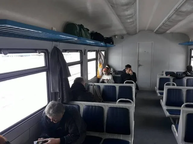 Электропоезд из Днепра до Геническа обновили