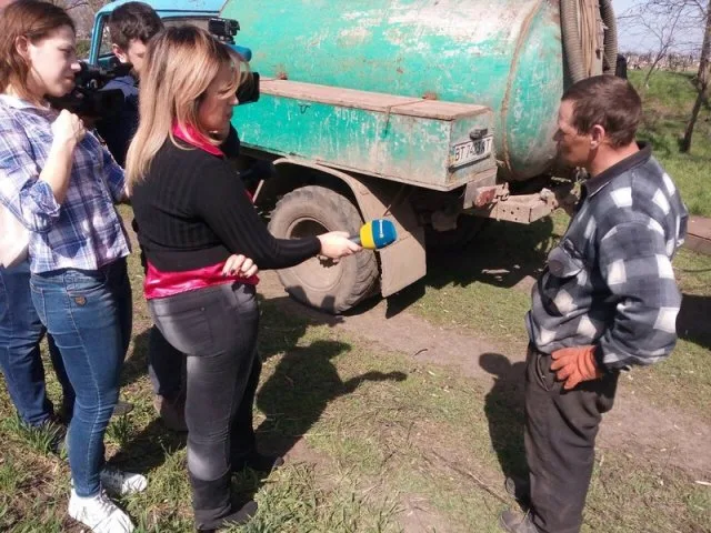 На Херсонщине неплательщики алиментов начали убирать улицы