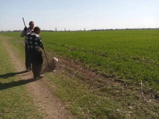 На Херсонщине неплательщики алиментов начали убирать улицы