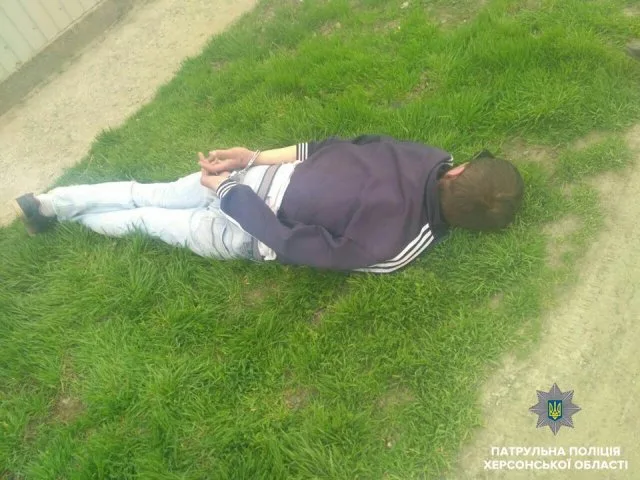 В Херсоне пассажир с ножем напал на таксиста