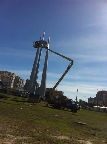 На Таврическом декоммунизируют монумент  “Три штыка”